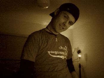 wallflower17 profile photo