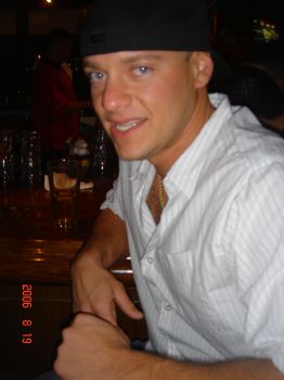 rzandy21 profile photo