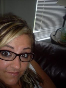 QuEeNaHarTz profile photo