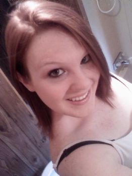 julie128 profile photo