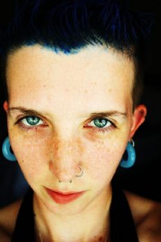 Br0k3N-d0LL profile photo