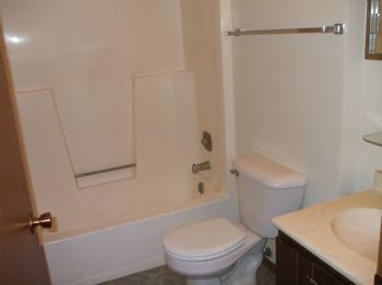 cjtholen profile photo