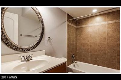 Kyle K-Y-L-E profile photo