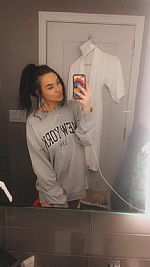 leahburton00 profile photo