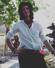 Thechrisholl profile photo