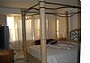 Tchouse room listing photo