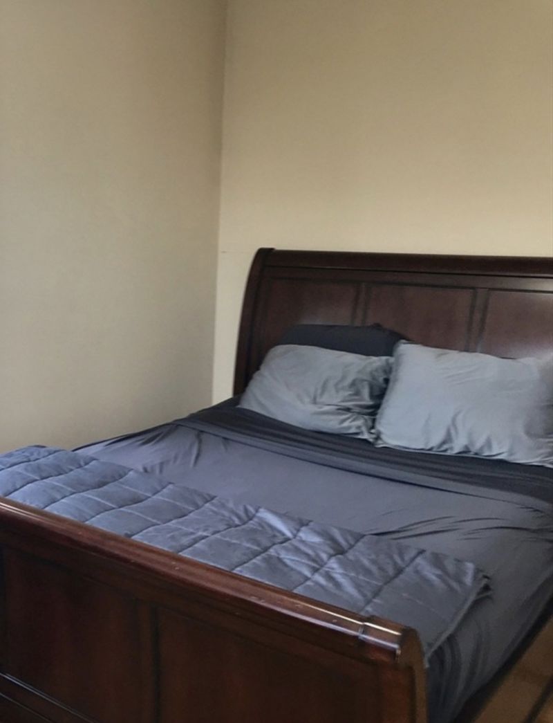 Elizabeth room listing photo