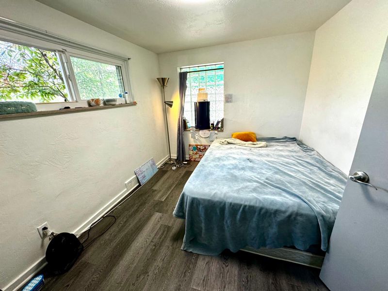 Jennifer room listing photo