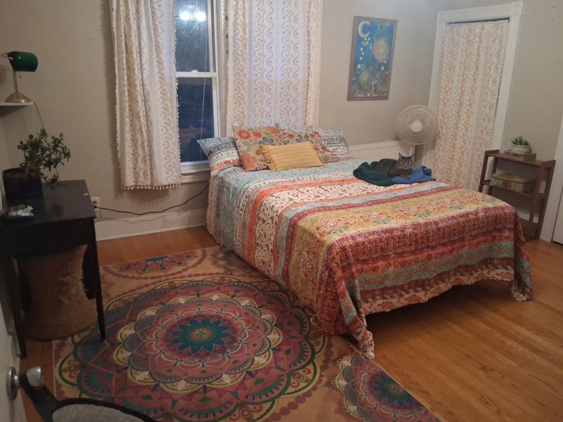 Jill room listing photo