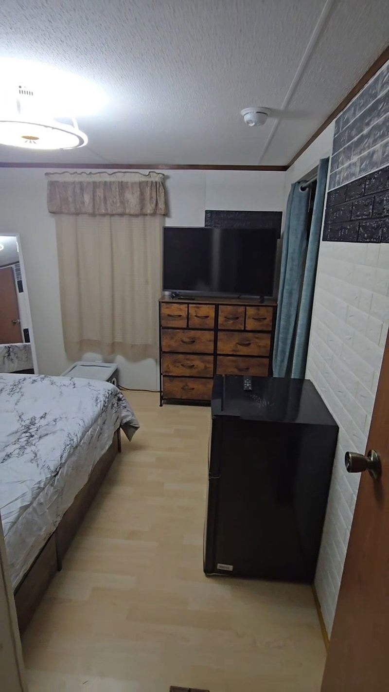 Bobby room listing photo