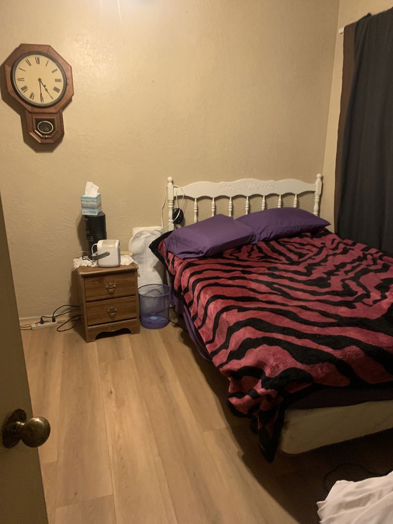 Deborah room listing photo
