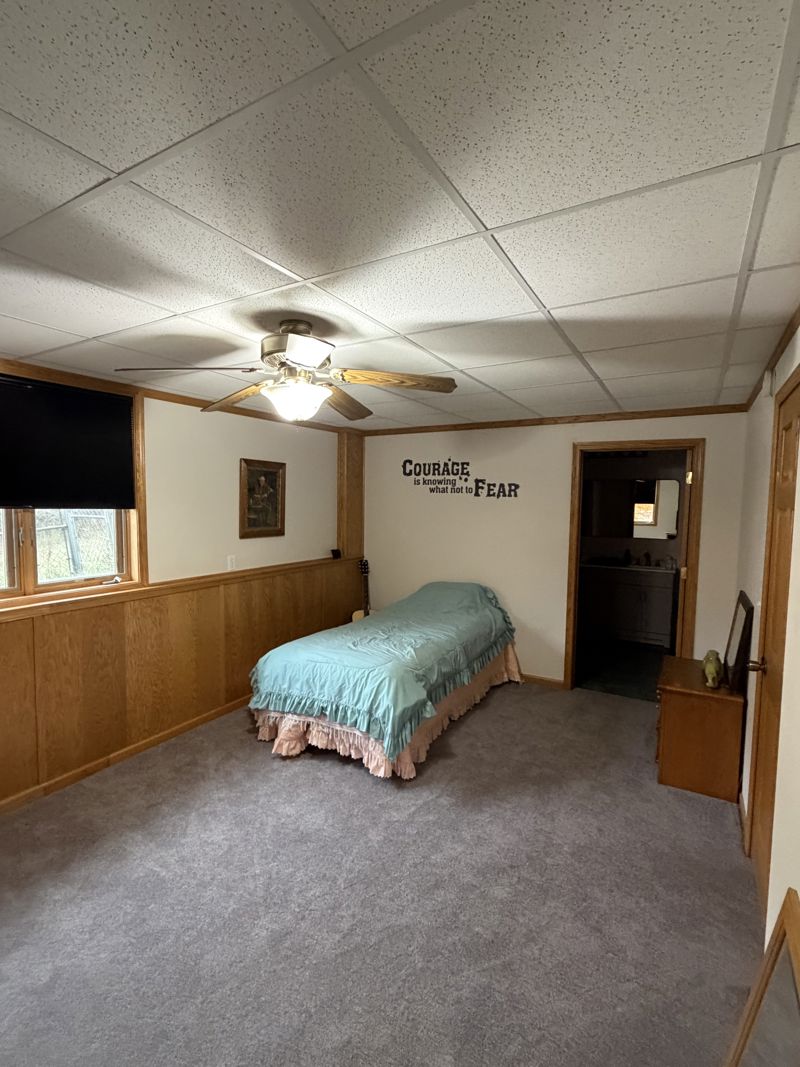 Ann room listing photo