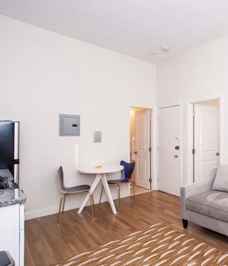 Michelle room listing photo