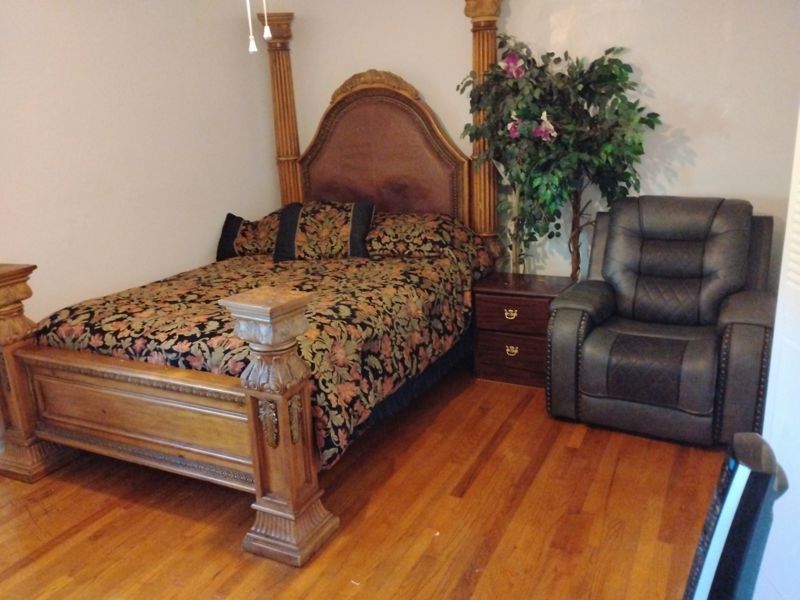 Thomas room listing photo